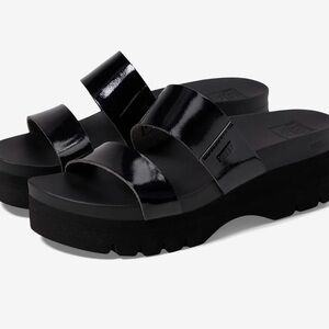 NWOT Reef Cushion Vista Higher Black Glossy Sandals 7M